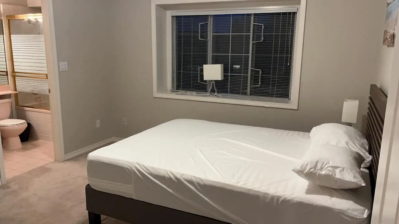 C And D Cozy Bedroom Vancouver 0*,  Canada